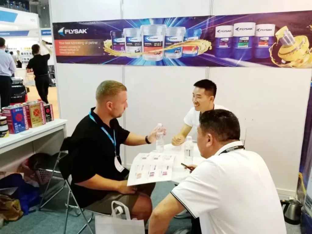 FLYSAK Lunricating oil exhibited at 2023 Vietnam Ho chi Minh Auto Parts and After-sales Service Exhibition(AUTOMECHANIKA)插图3